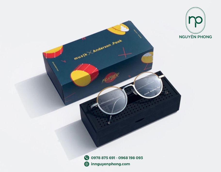 Hộp đựng kính họa tiết